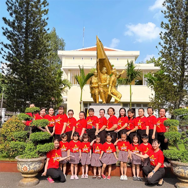 Dâng hương nhân kỷ niệm 50 năm ngày giải phóng miền nam, thống nhất đất nước (30/4/1975 - 30/4/2025)