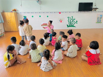 Giờ học của bé lớp Vàng Anh 2