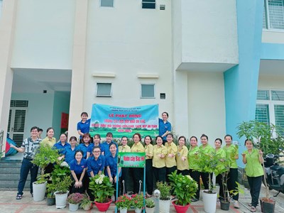 Trường mầm non bé ngoan 1 tổ chức hoạt động trồng cây “đời đời nhớ ơn bác”