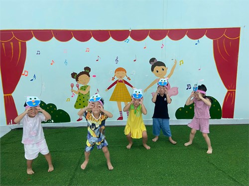 Vận động theo nhạc  Chú thỏ con  Lớp Vàng Anh 1