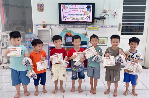 Bé vui thiếu nhi lớp Sơn Ca 3