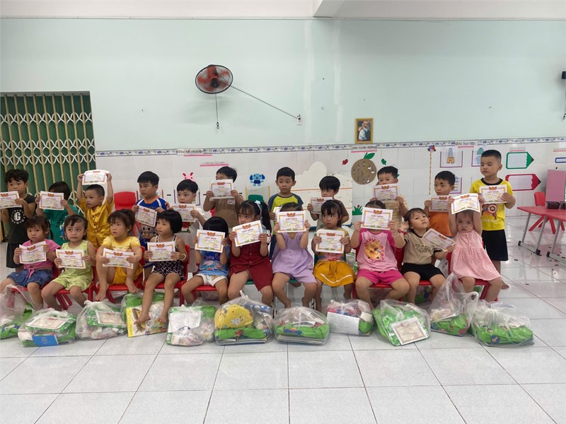 Bé khoẻ ngoan lớp Hoạ Mi 2