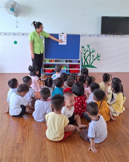 Hoạt động khám phá khoa học lớp Vàng Anh 2