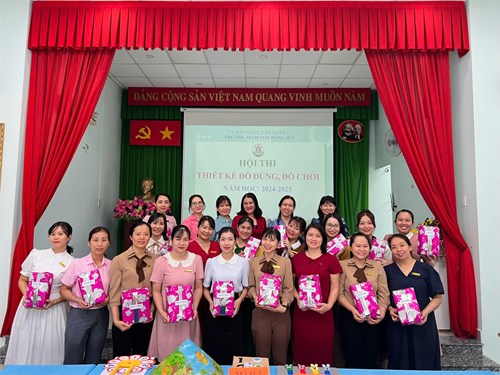 Hội thi   Thiết kế đồ dùng dạy học, đồ chơi sáng tạo” của Trường Mầm non Bông Sen.