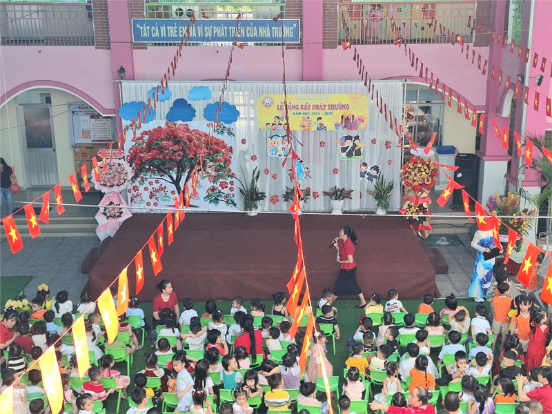 🌿 MỘT NĂM HỌC – NGHÌN YÊU THƯƠNG GỬI LẠI
Mỗi nụ cười của trẻ thơ, mỗi bước đi chập chững, mỗi tiếng gọi “cô ơi!”... đều là những khoảnh khắc đong đầy ý nghĩa trong hành trình nuôi dưỡng những mầm non đầu đời.
Trong năm học vừa qua, cô trò Trường Mầm non Họa Mi 2 đã cùng nhau vượt qua bao khó khăn, thích nghi và lớn lên trong yêu thương, sáng tạo và kỷ luật.