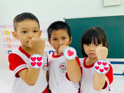 ✂️ Bé lớp Lá chơi trò tách - gộp số lượng