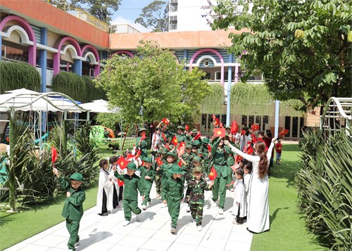 Bé làm chiến sĩ - Hoạt động diễu binh - diễu hành hướng đến kỷ niệm 50 năm Ngày Giải phóng miền Nam, thống nhất đất nước (30/4/1975 – 30/4/2025)