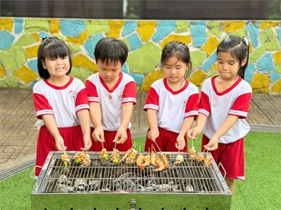 Lần đầu tiên tiệc nướng BBQ xuất hiện tại trường mầm non Họa Mi 2