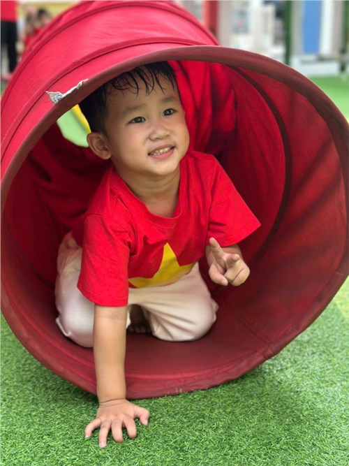 Các bé nhà trẻ vui khỏe cùng vận động liên hoàn