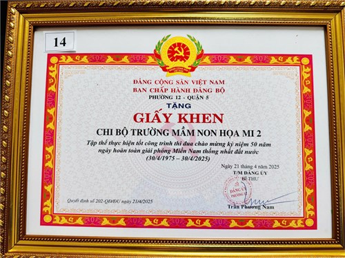 Vinh dự đón nhận giấy khen tập thể của Chi bộ trường Mầm non Họa Mi 2