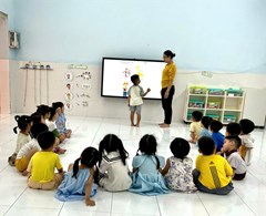 Bé so sánh cao và thấp