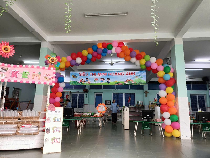 Cùng bé đi siêu thị