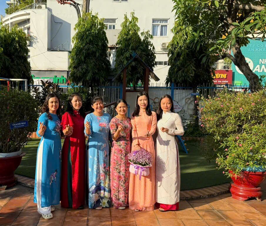 CĐCS Trường Mẫu giáo Hương Sen hưởng ứng  Tuần lễ áo dài 