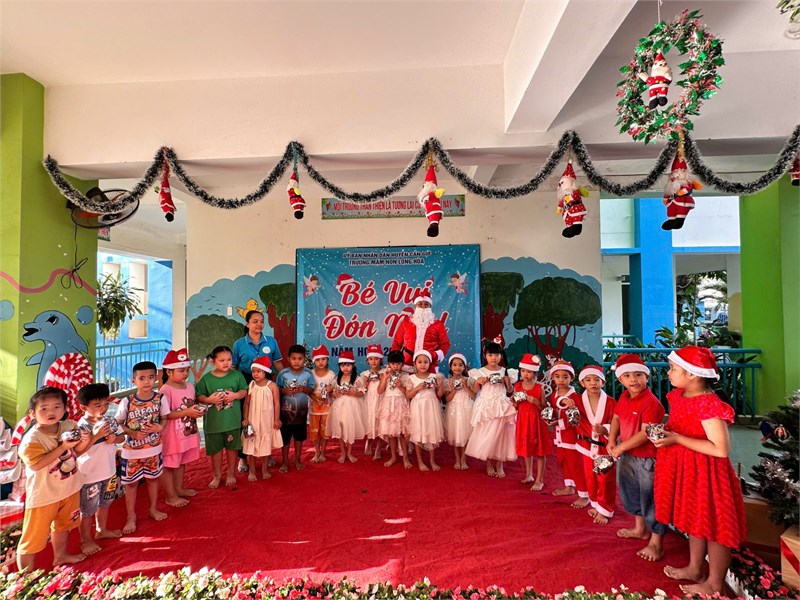 Lớp Lá 2 vui Noen
