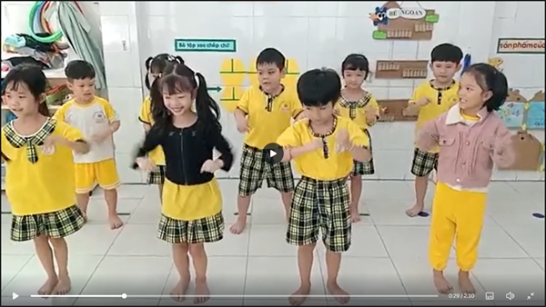 Hoạt động vui chơi trong lớp- Lá 1