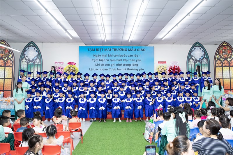 Lễ tổng kết - mừng các bé khối lá  ra trường năm học 2024-2025