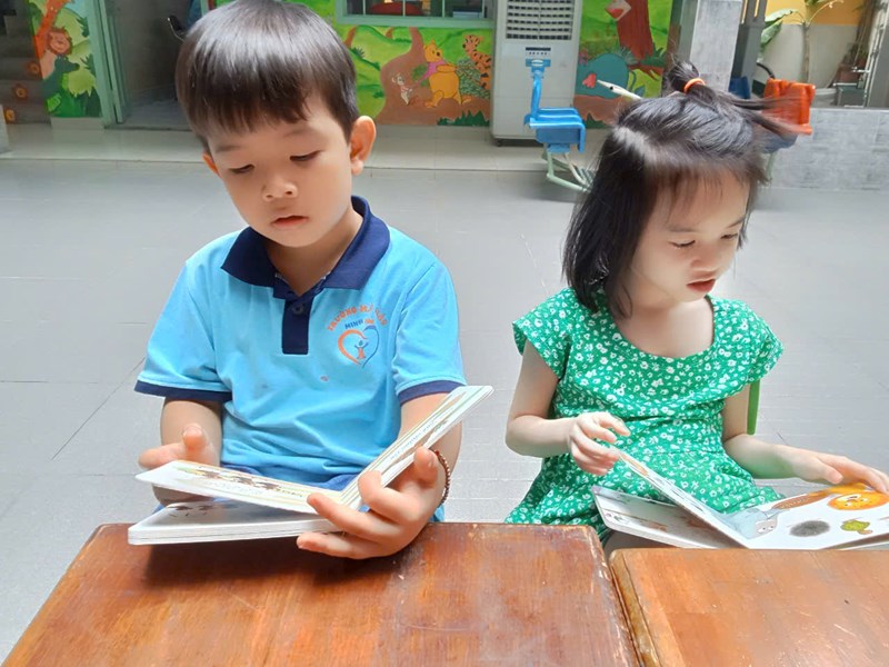 Giúp Trẻ Phát Triển Ngôn Ngữ – Bố Mẹ Chính Là Người Thầy Đầu Tiên!