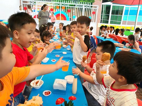 Trường Mầm Non 10A tổ chức: Tiệc Buffet chia tay các bé lớp lá ra trường năm học 2024-2025