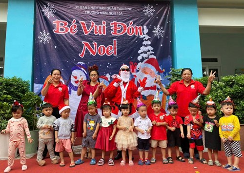 Các bé lớp Cơm thường 1 vui đón Noel