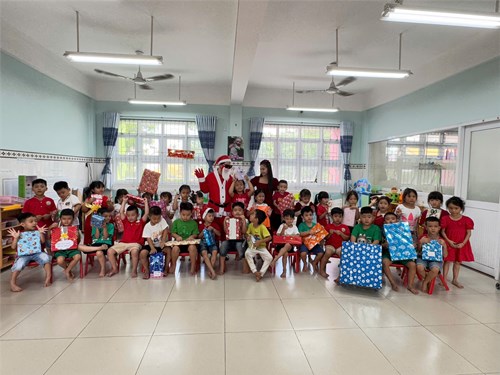 Các bé lớp Lá 1 vui đón Noel