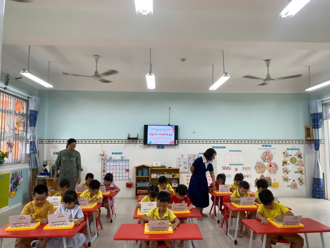Các bé lớp Lá tham gia Hội thi  Thử tài của bé 