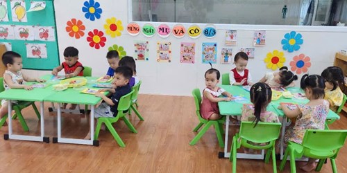 Lớp 25 - 36 tháng (1) mừng ngày quốc tế phụ nữ 8/3