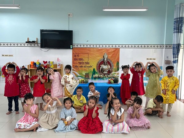 Lớp Chồi 3 tham gia lễ hội  Giỗ Tổ Hùng Vương 