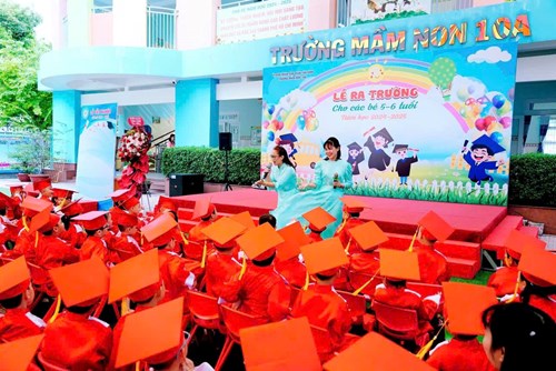 Cô và trẻ khối Lá biểu diễn bài: Tạm biệt trường mầm non