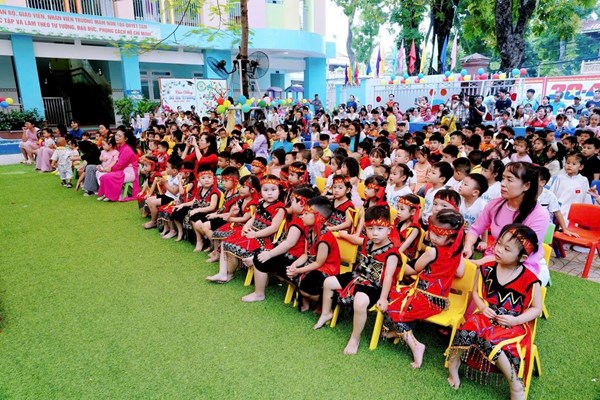 Lớp Chồi 3: Múa: La tinh “No face-no name-no number”