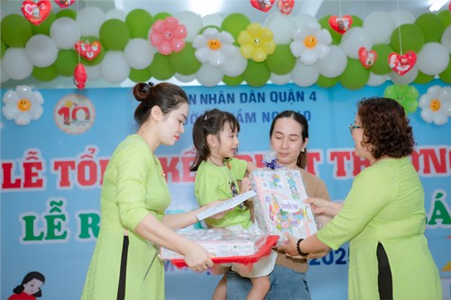 Chi Hội khuyến học trường Mầm non 10 trao học bổng năm học 2024-2025