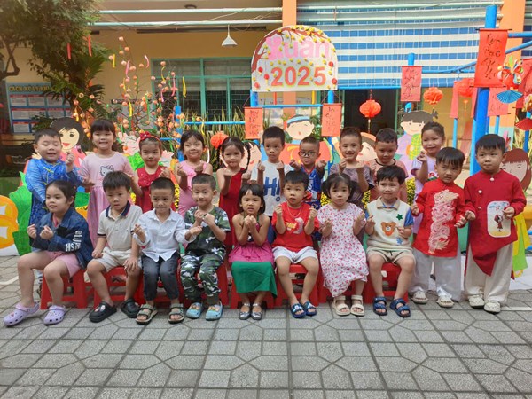 Các bé lớp Chồi 1 vui đón Xuân