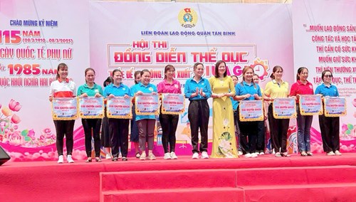 Hội thi đồng diễn thể dục giữa giờ - Khỏe để lao động sản xuất năm 2025.