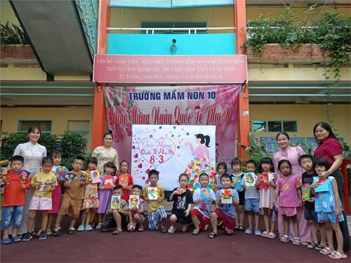 Lớp Lá 3 tổ chức hoạt động kỷ niệm 115 năm ngày Quốc tế Phụ nữ (8/3/1910 - 8/3/2025).