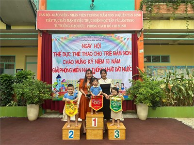 Trường Mầm non 10 tổ chức các trò chơi vận động liên hoàn cho trẻ Nhà trẻ