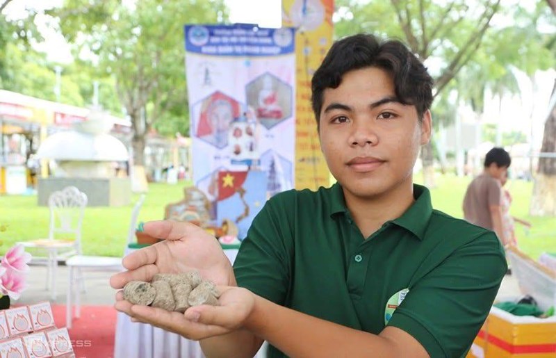 Mỗi ngày một tin tốt - mỗi tuần một câu chuyện đẹp
học sinh biến rác thải nhựa thành chất đốt