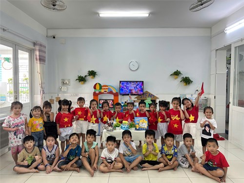 Mừng sinh nhật các bé thang 4
