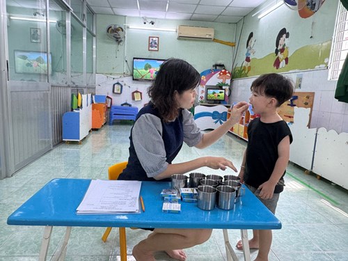 Các bé lớp cơm thường uống tẩy giun