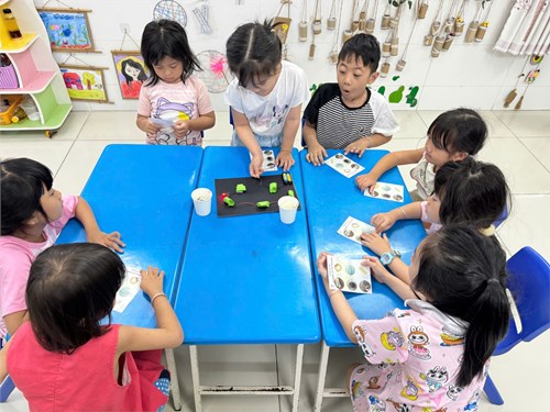 Bé tìm hiểu các vật liệu dẫn điện