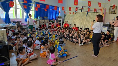Ngày hội   năng lượng mới - cả ngày vui   năm học 2024 - 2025 với tiết mục đồng diễn của các bé lớp chồi 2