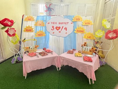 Hoạt động   tiệc buffet mừng ngày lễ 30/4  của các bé khối lá