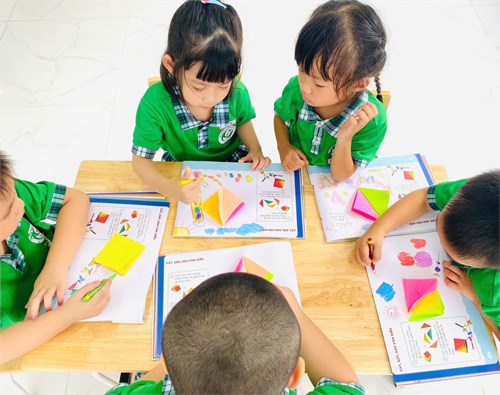 Hoạt động tạo hình con diều