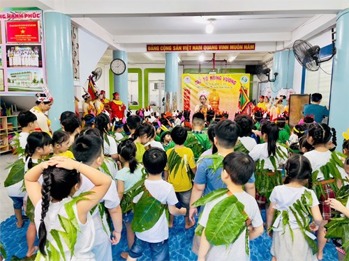 Các bé lớp chồi 1 tham gia lễ giỗ tổ hùng vương