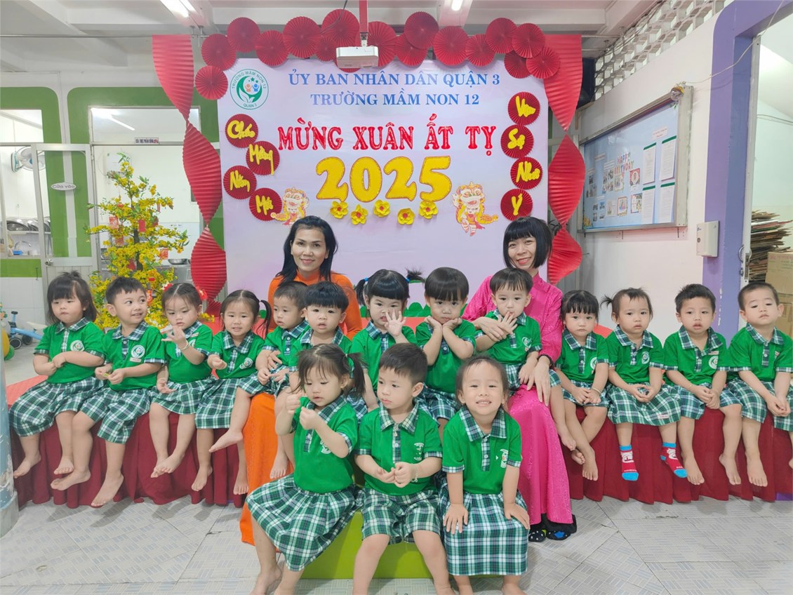 Lớp vành khuyên vui mừng  xuân ất tỵ 2025 