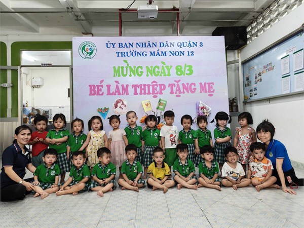 Chúc mừng ngày 8-3_ bé làm thiệp tặng  mẹ
