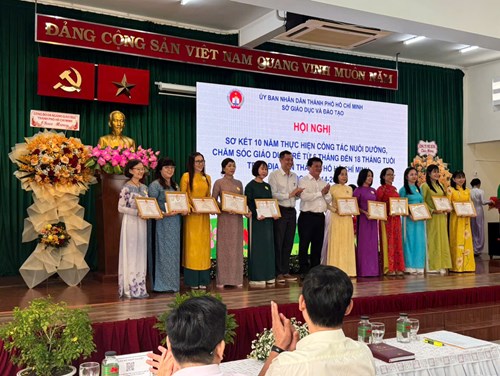 Sở Giáo dục và Đào tạo khen tặng trường Mầm non 12 - Quận 5 đã góp phần thực hiện tốt công tác nuôi dưỡng, chăm sóc giáo dục trẻ từ 6 tháng đến 18 tháng tuổi trên địa bàn Thành phố Hồ Chí Minh.