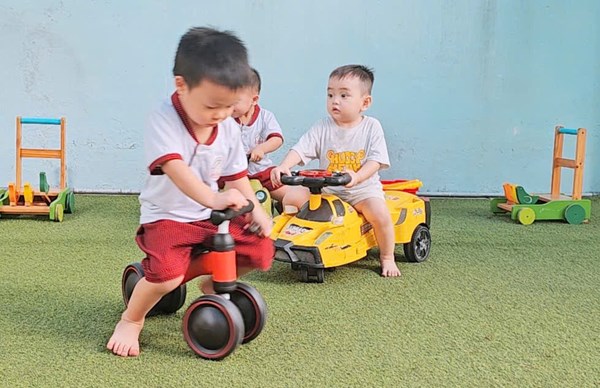 Các hoạt động tăng cường vận động, phát triển thể lực cho các bé Nhà trẻ (6 tháng - 36 tháng)