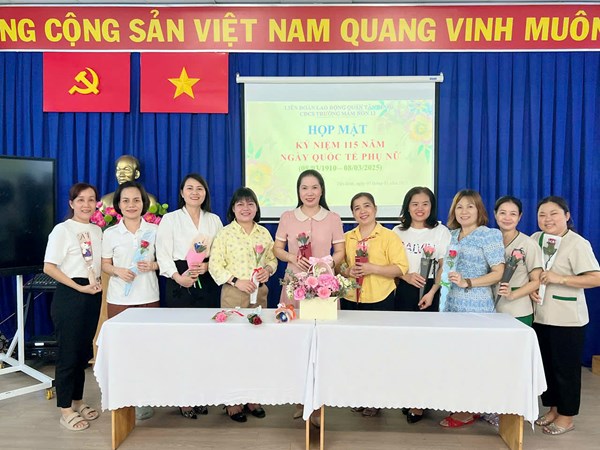 Công đoàn cơ sở trường mầm non 12 tổ chức họp mặt mừng ngày 8/3 cho công đoàn viên