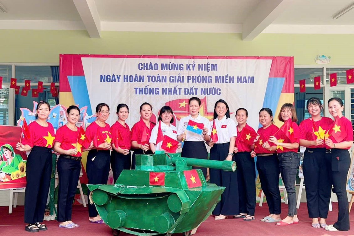 Chào mừng 50 năm ngày giải phóng miền nam - thống nhất đất nước (30/4/1975 - 30/4/2025) trường mầm non 12 tổ chức các hoạt động trải nghiệm “ bé thích làm chú bộ đội”.