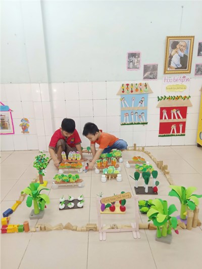Hoạt động vui chơi của các bé lá 1