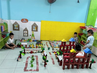 Hoạt động vui chơi của các bé chồi 2